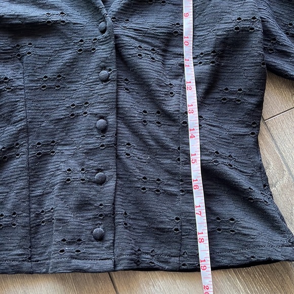 H&M | Black Eyelet Bubble Sleeve Top - Picture 3 of 5